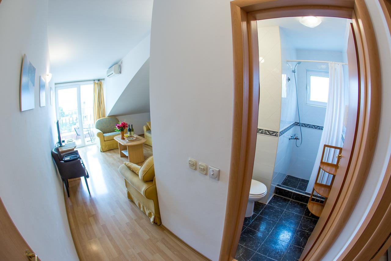Luka Apartment *